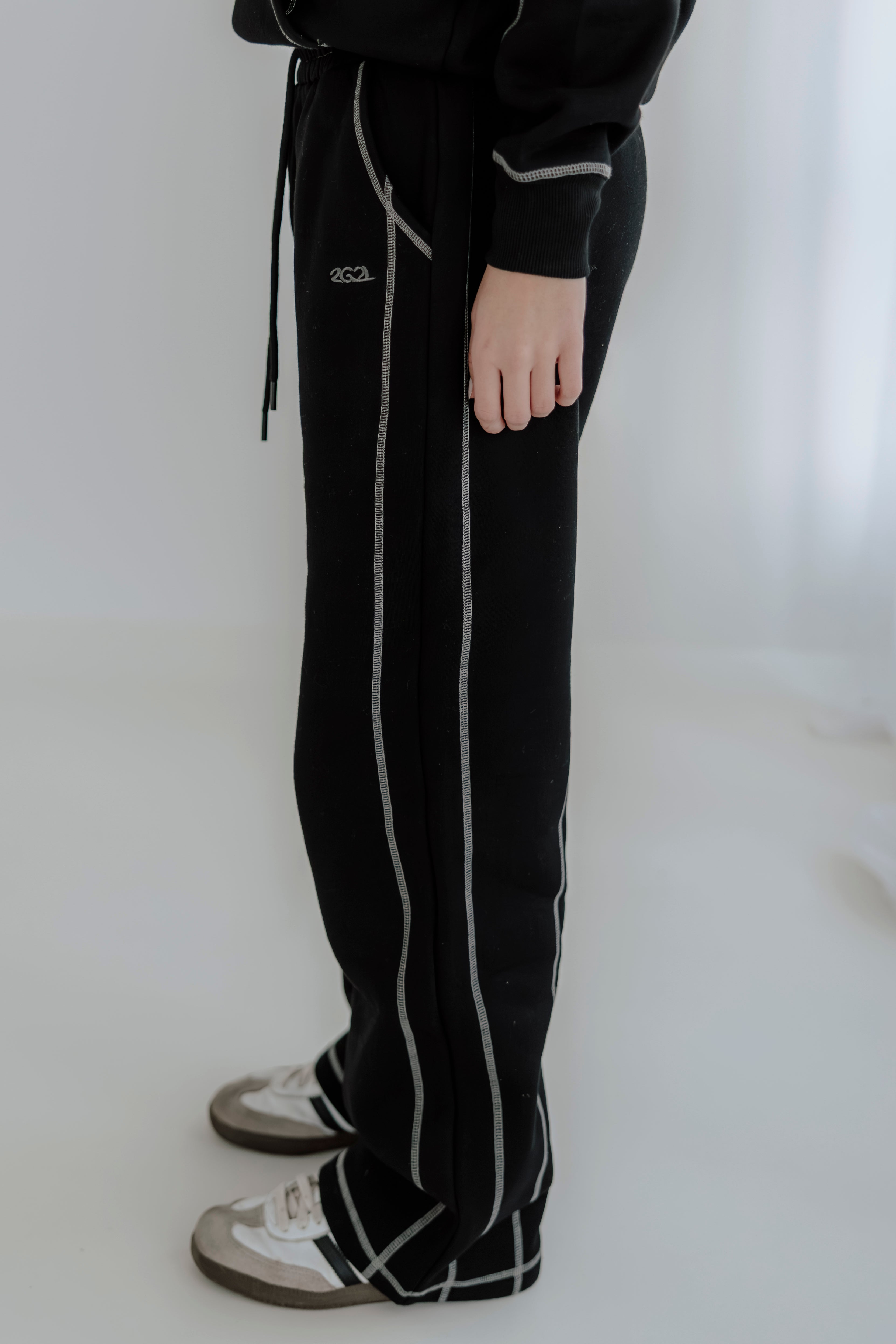 Essential Pants Black